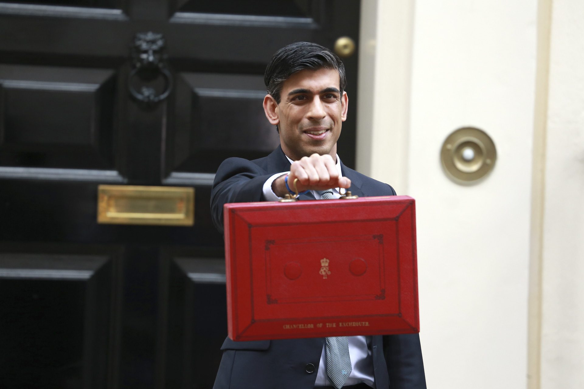 Rishi Sunak holding up the red budget box