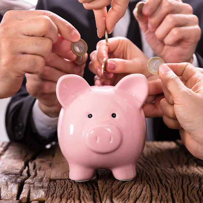 Crowdfunding in piggy bank