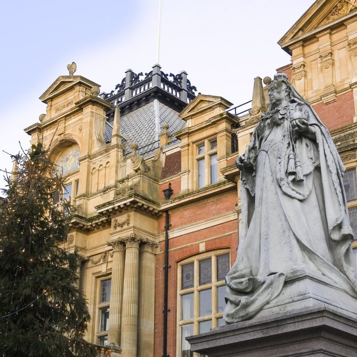 Town Hall, Statue of Queen Victoria, leamington spa warwickshire midlands england uk