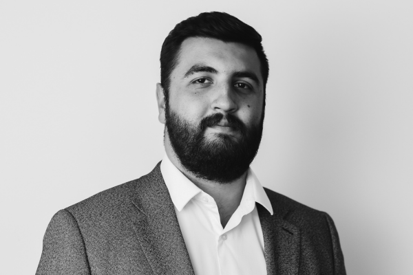 Alexio Vieira Team Headshot - RWinvest
