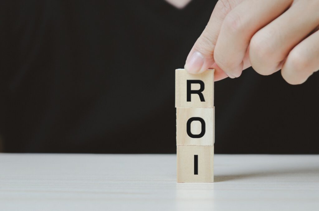 Wooden cubes with ROI Return on Investment symbol